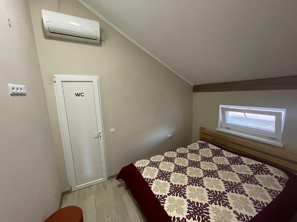 Hostel U Pottera 체르니우치 외부 사진